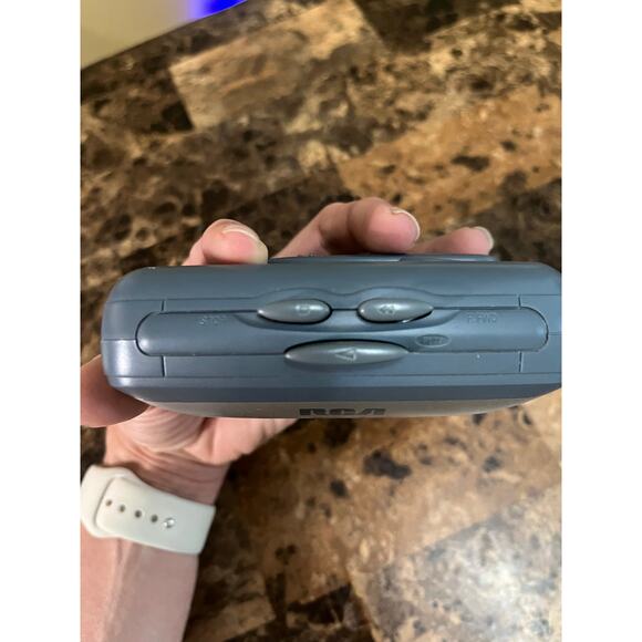 RCA Personal Stereo with AM/FM Digital Tuning Cassette Play - Picture 2 of 4